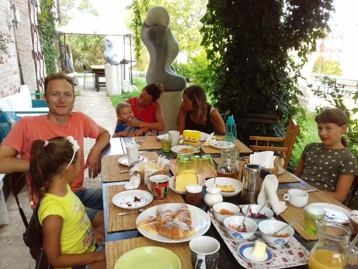 "La Casa Degli Ulivi Art B&B" Trecastelli Bagian luar foto