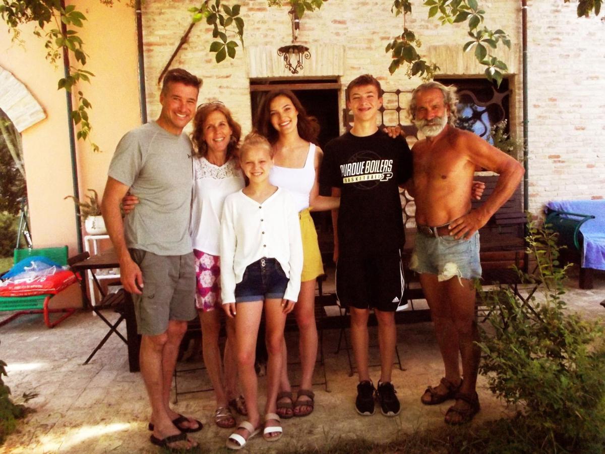 "La Casa Degli Ulivi Art B&B" Trecastelli Bagian luar foto