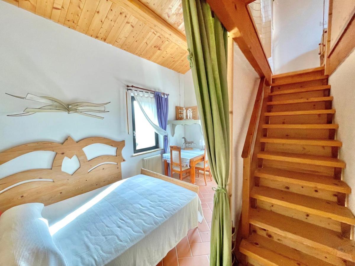 "La Casa Degli Ulivi Art B&B" Trecastelli Bagian luar foto