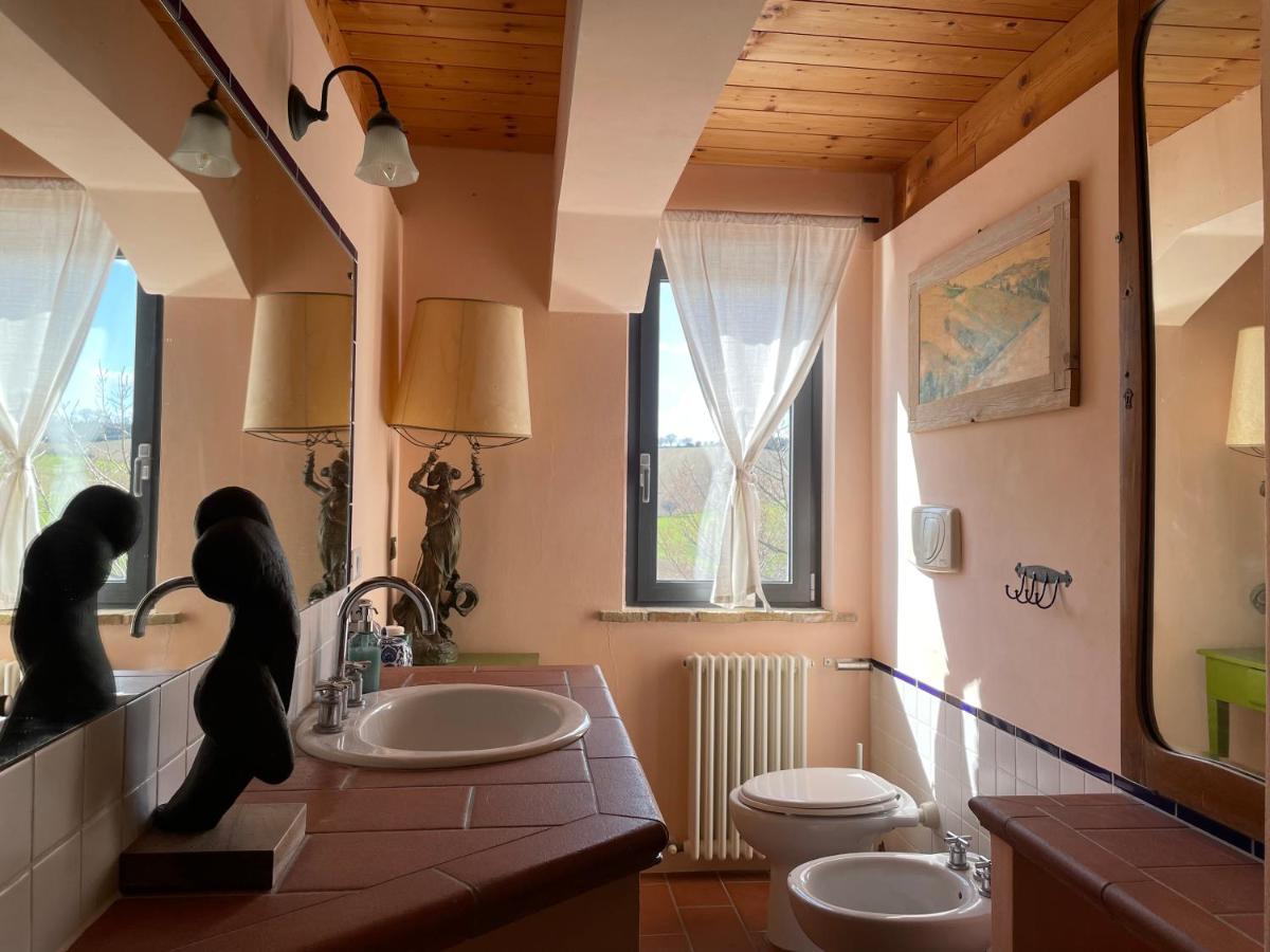 "La Casa Degli Ulivi Art B&B" Trecastelli Bagian luar foto